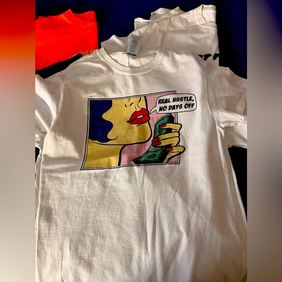 Lot of 5 tshirts for $10  size small - Picture 3 of 6